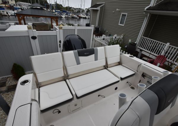 Robalo R230-CENTER-CONSOLE image