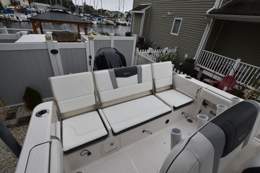 Robalo R230-CENTER-CONSOLE image