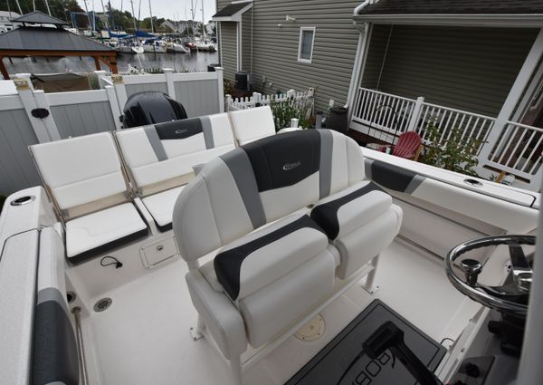 Robalo R230-CENTER-CONSOLE image