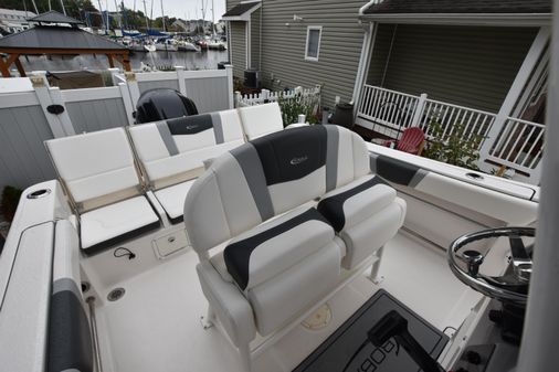 Robalo R230-CENTER-CONSOLE image