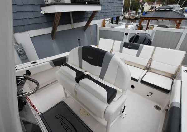 Robalo R230-CENTER-CONSOLE image