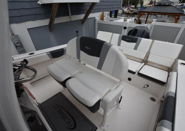 Robalo R230-CENTER-CONSOLE image