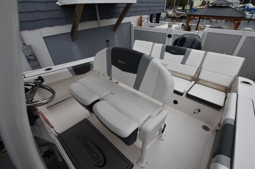 Robalo R230-CENTER-CONSOLE image