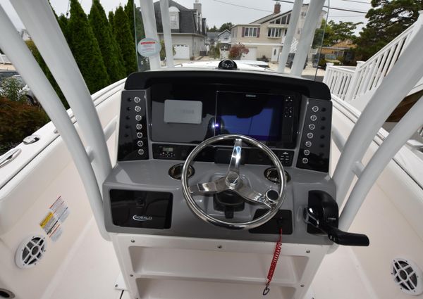 Robalo R230-CENTER-CONSOLE image