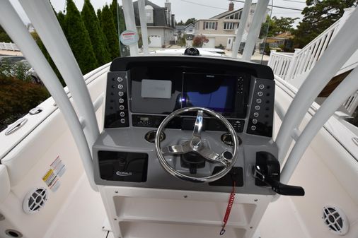 Robalo R230-CENTER-CONSOLE image