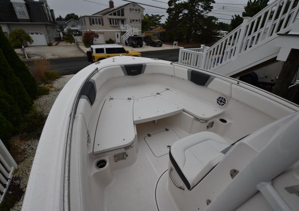 Robalo R230-CENTER-CONSOLE image