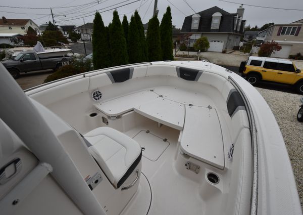 Robalo R230-CENTER-CONSOLE image