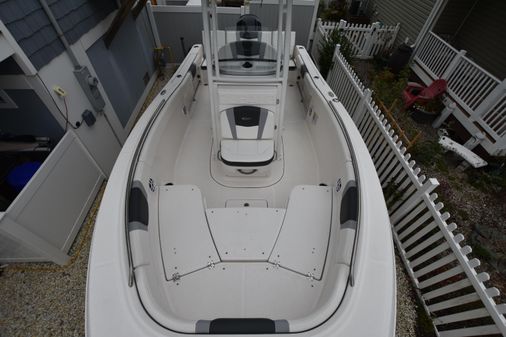 Robalo R230-CENTER-CONSOLE image