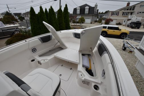 Robalo R230-CENTER-CONSOLE image