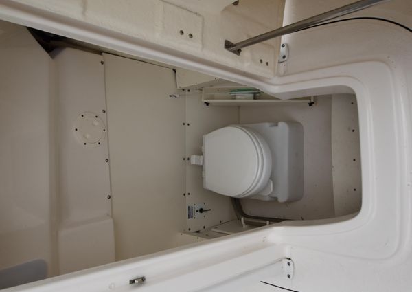 Robalo R230-CENTER-CONSOLE image