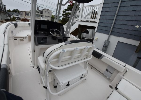 Robalo R230-CENTER-CONSOLE image