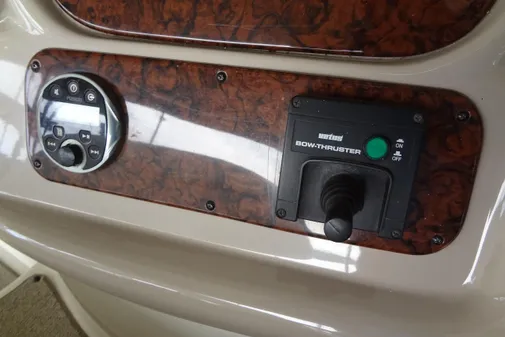 Sea Ray 380 Sundancer image