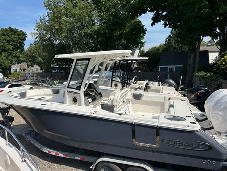 Robalo R250-CENTER-CONSOLE image