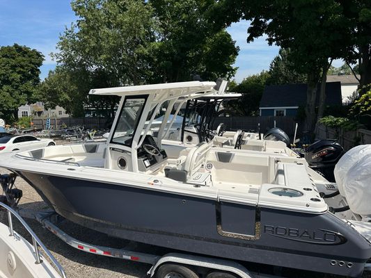 Robalo R250-CENTER-CONSOLE - main image