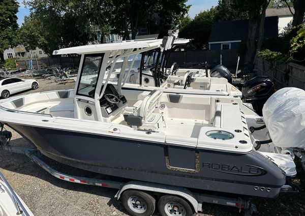 Robalo R250-CENTER-CONSOLE image