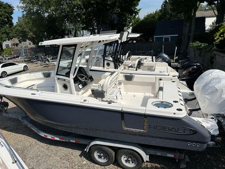 Robalo R250-CENTER-CONSOLE image