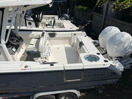 Robalo R250-CENTER-CONSOLE image