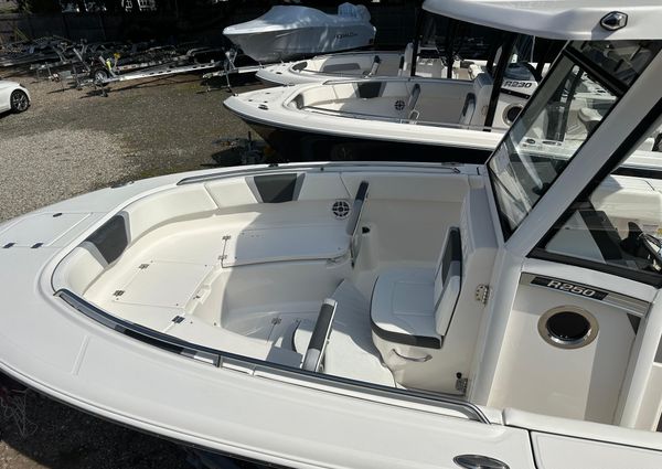 Robalo R250-CENTER-CONSOLE image