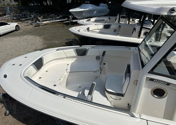 Robalo R250-CENTER-CONSOLE image