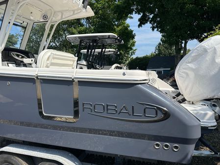 Robalo R250-CENTER-CONSOLE image