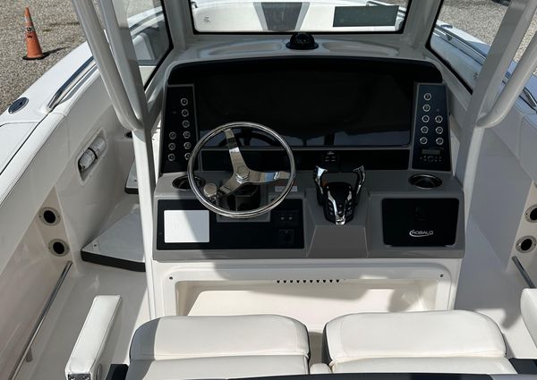 Robalo R250-CENTER-CONSOLE image