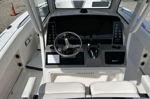 Robalo R250-CENTER-CONSOLE image