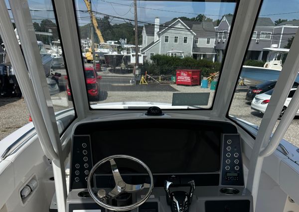 Robalo R250-CENTER-CONSOLE image