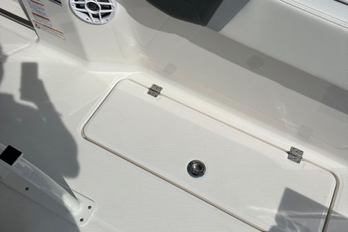 Robalo R250-CENTER-CONSOLE image