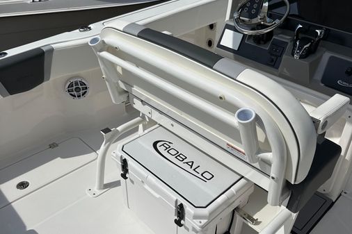 Robalo R250-CENTER-CONSOLE image