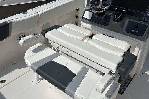 Robalo R250-CENTER-CONSOLE image