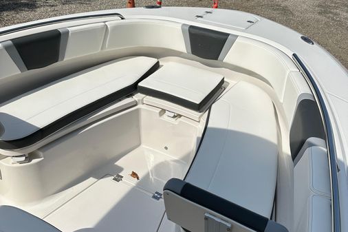 Robalo R250-CENTER-CONSOLE image