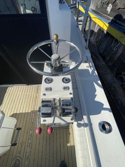 Parker 2520 XL Sport Cabin image