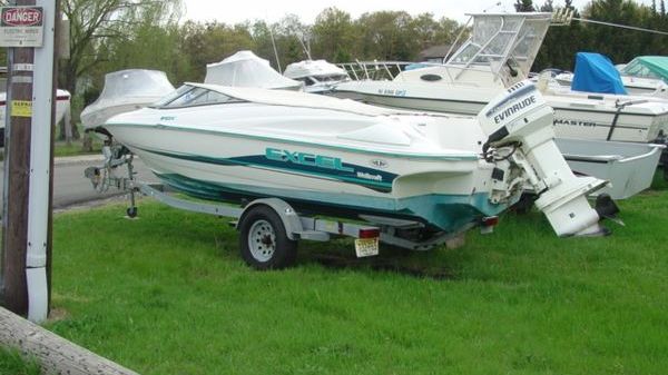 Wellcraft 21 excel dx outbboard bow rider 