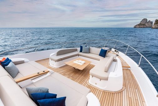 Ferretti Yachts 860 image