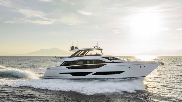 Ferretti Yachts 860