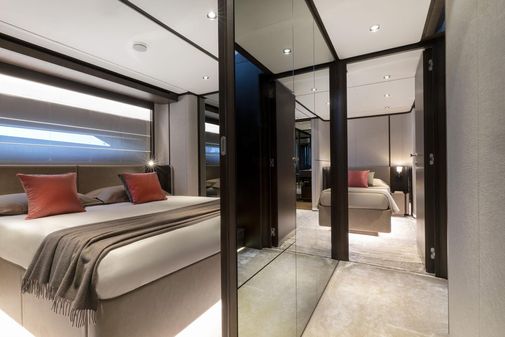 Ferretti Yachts 860 image