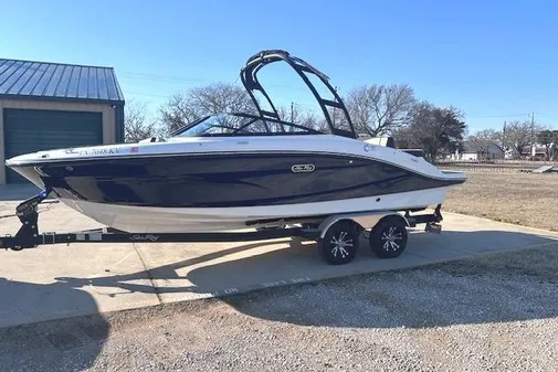 Sea Ray SPX 210 image