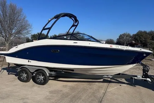 Sea Ray SPX 210 
