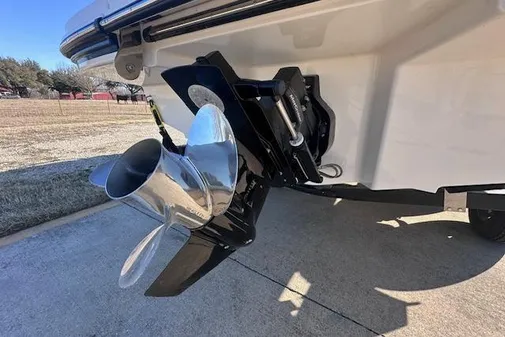 Sea Ray SPX 210 image