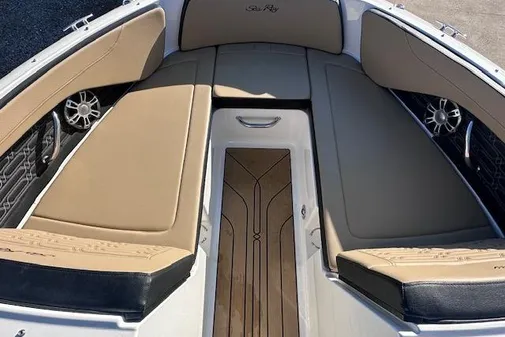 Sea Ray SPX 210 image