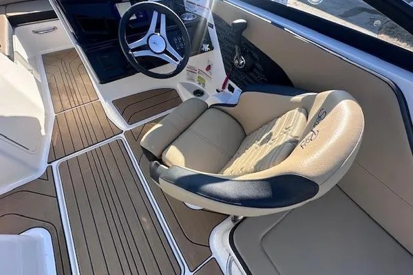 Sea-ray SPX-210 image