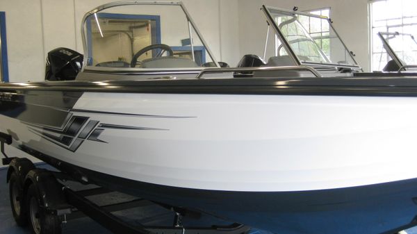 Crestliner 2250 Authority