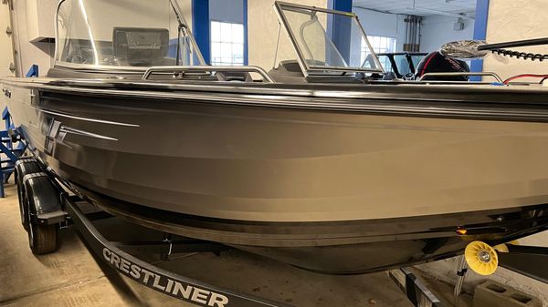 Crestliner 2250 Authority
