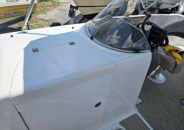 Hurricane SUNDECK-SPORT-220-OB image