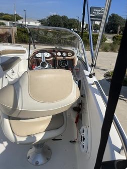 NauticStar 205DC Sport Deck image