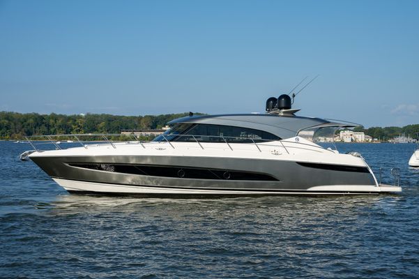 Riviera 5400 Sport Yacht Platinum Edition - main image