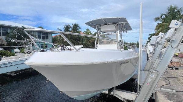 Mako 252 Center Console 