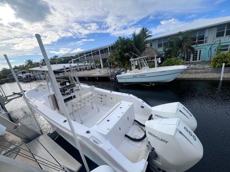 Mako 252 Center Console image