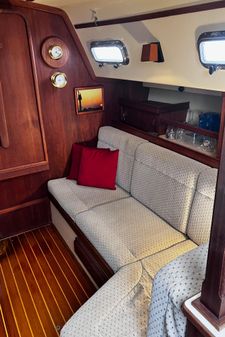 Island Packet 350 image