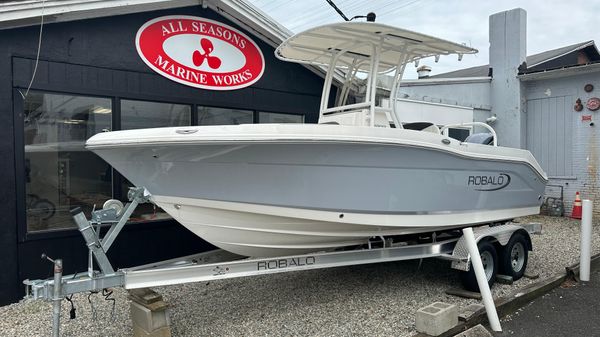 Robalo R202 Explorer 